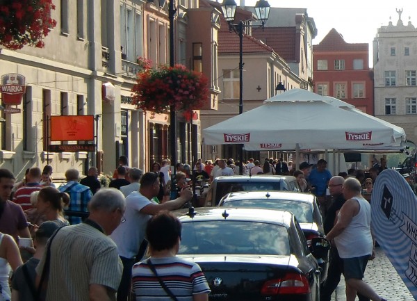 Scena uliczna w Toruniu